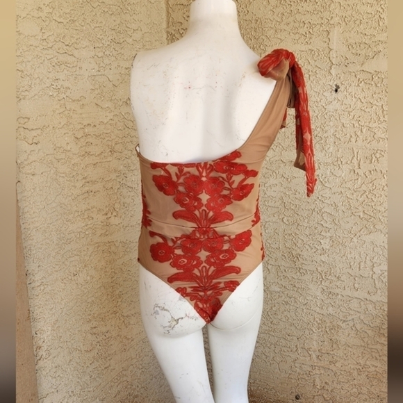 FOR LOVE AND LEMONS ONE SHOULDER TEMECULA BODYSUIT‎ - Picture 4 of 7